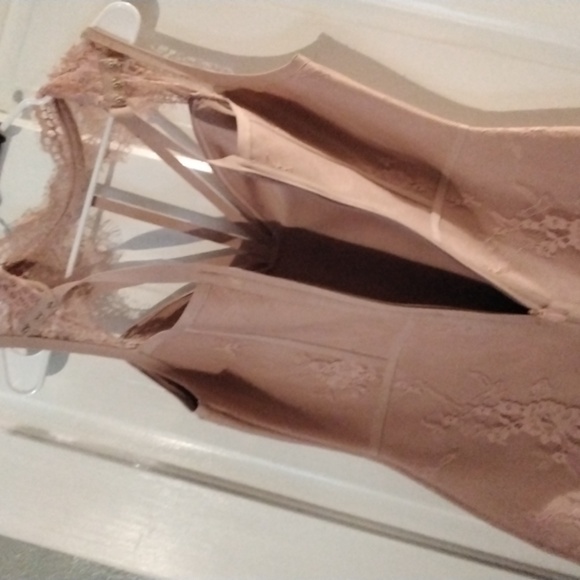 NWOT lovely dinner or party dress - Picture 4 of 6